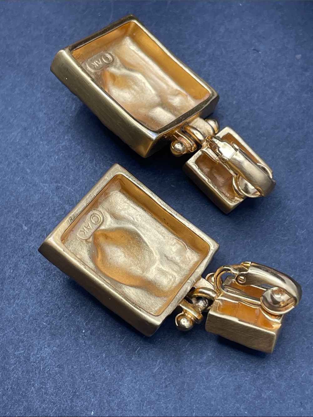 ***SOLD***Ann Klein lion clip on earrings - Picture 4 of 5